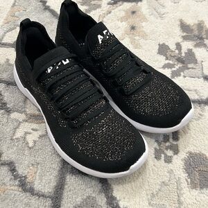 APL Gold and Black Techloom Breeze- 8.5